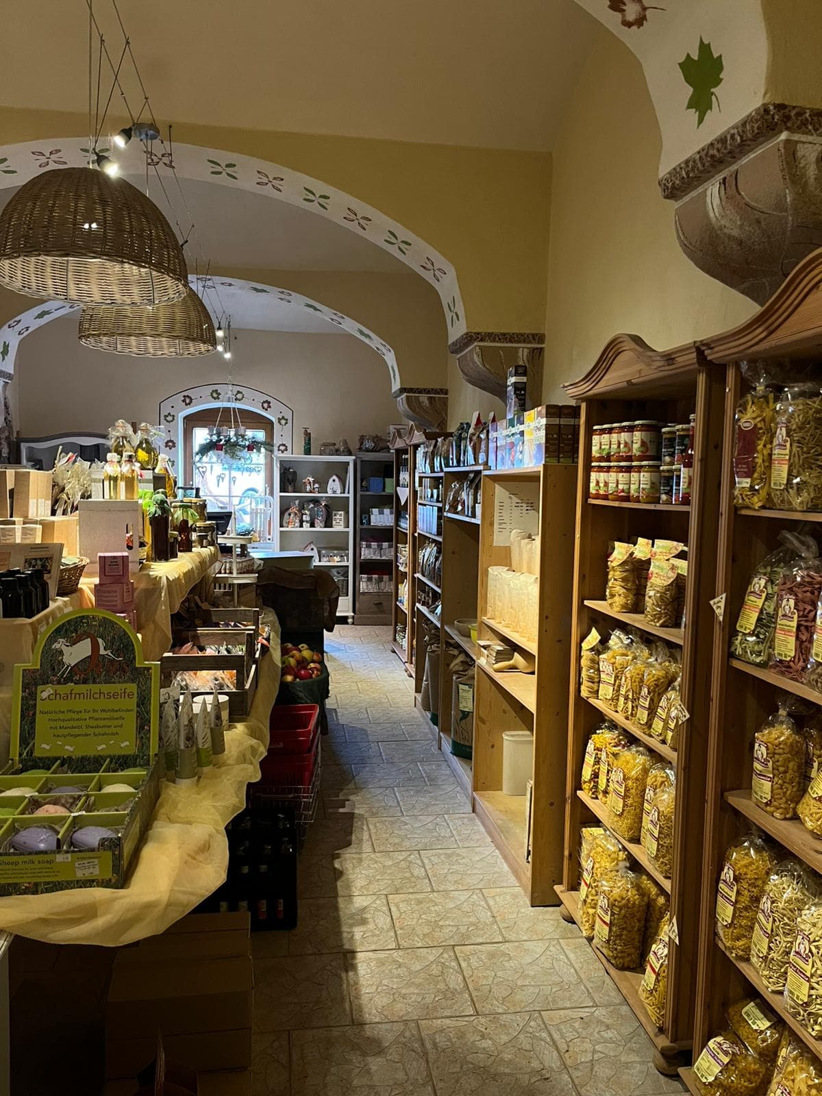 Geschenkkorb mit regionalen Produkten